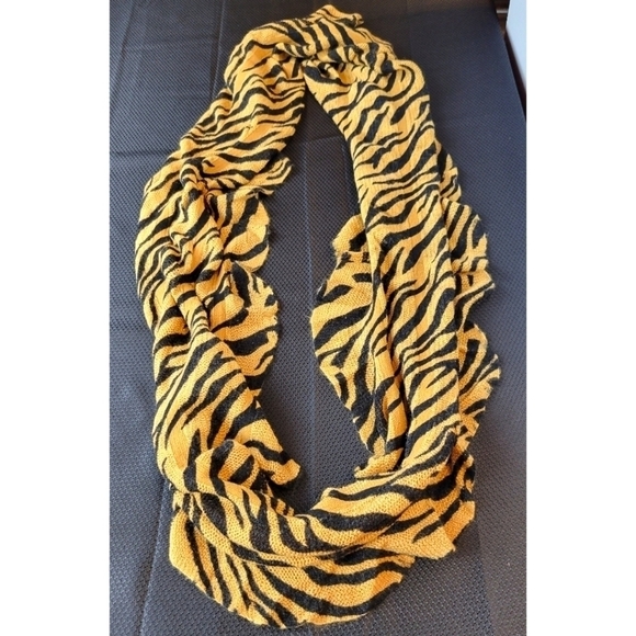 Animal Print Cowl Infinity Scarf - Picture 4 of 4